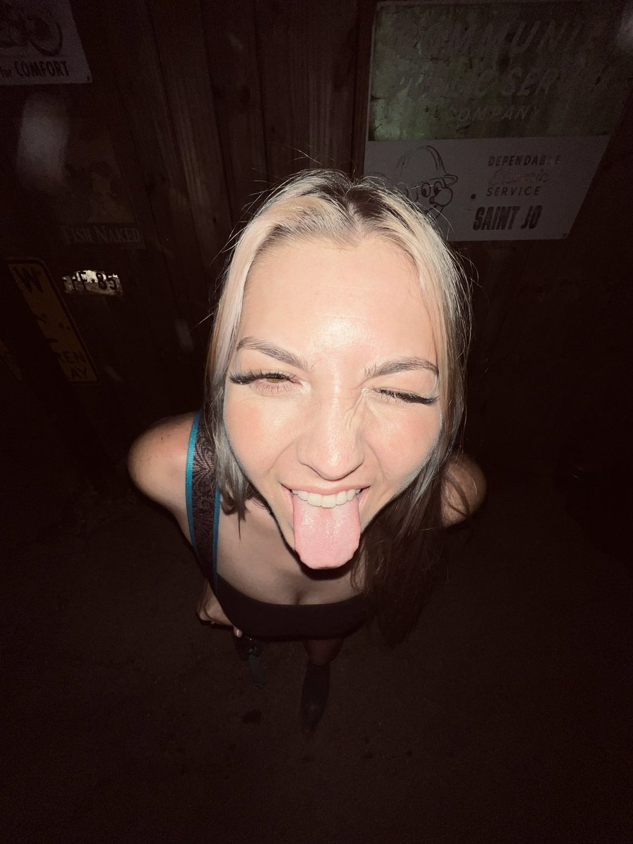 allye_june's tweet photo. Concert things https://t.co/lSGyfbTUrL