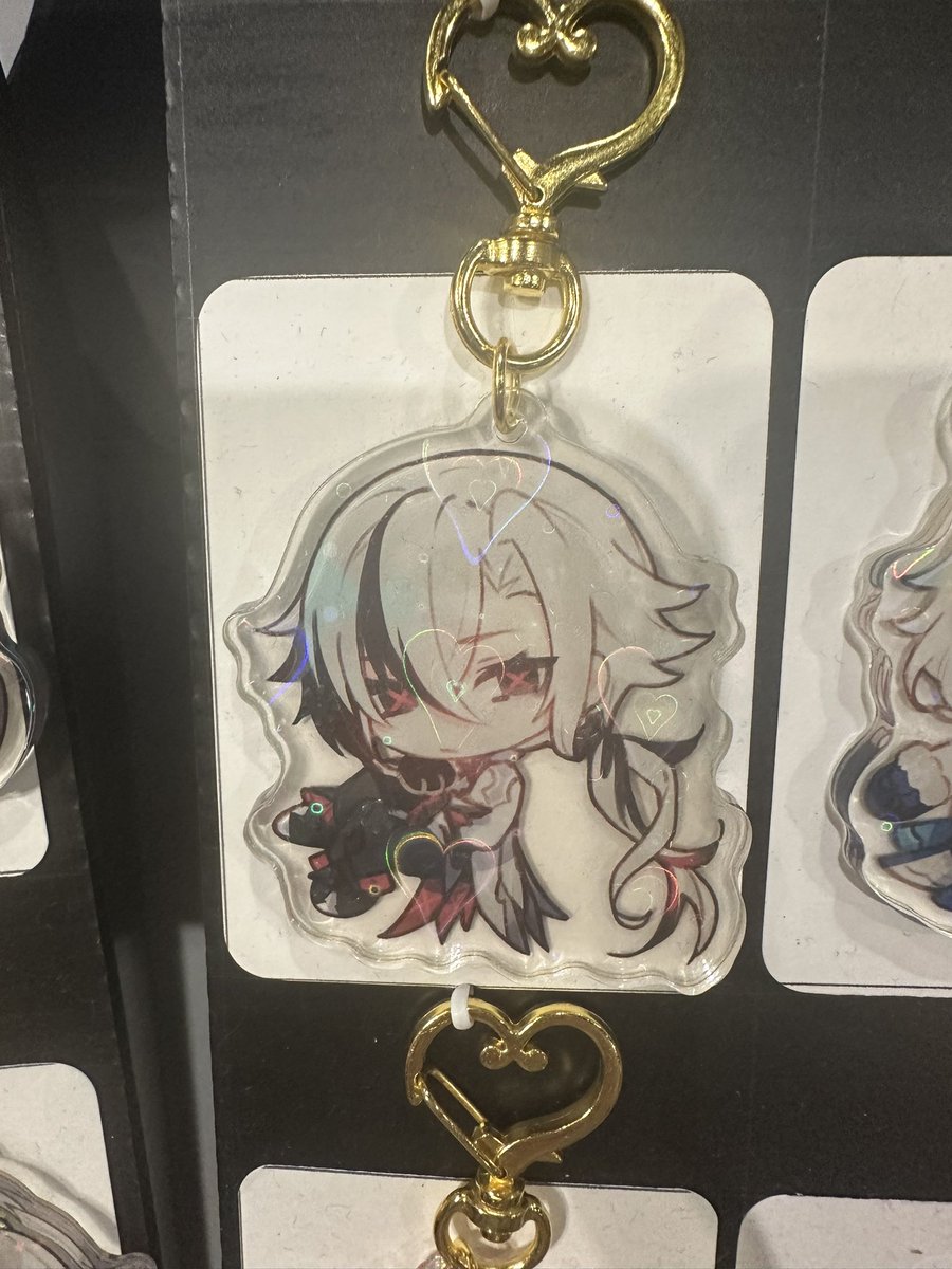 that's a wrap for day 2! just a note, i'm running low on firefly and arlecchino so please try to come early tomorrow if you want either! firefly is star holo and arle is heart holo #anyc #animenyc