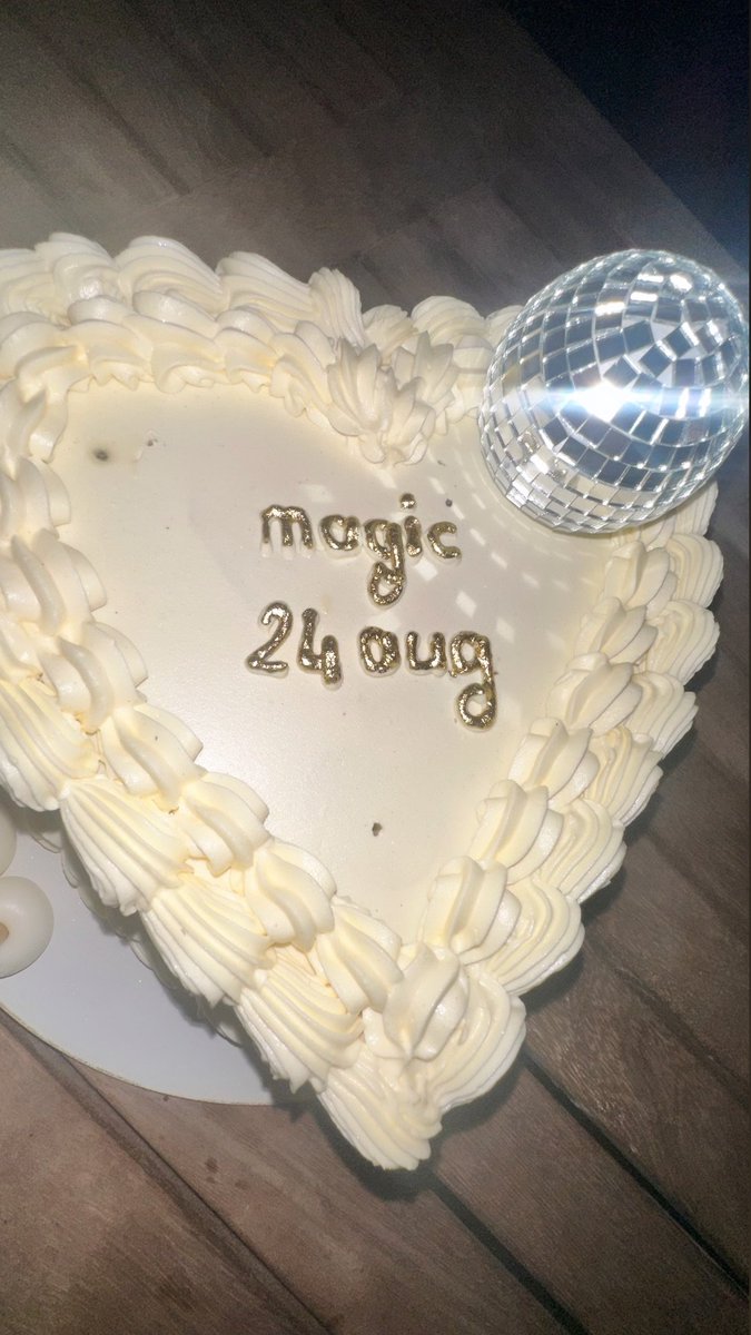 teamlatamyagmur's tweet photo. 📸|Nuevas historias en IG perfil Yağmur 

Feliz cumpleaños @tanrisevsin disfruta siempre en compañía de tus amigos y seres queridos 🤍🎂
#YağmurTanrısevsin https://t.co/FnCFWt4yAr