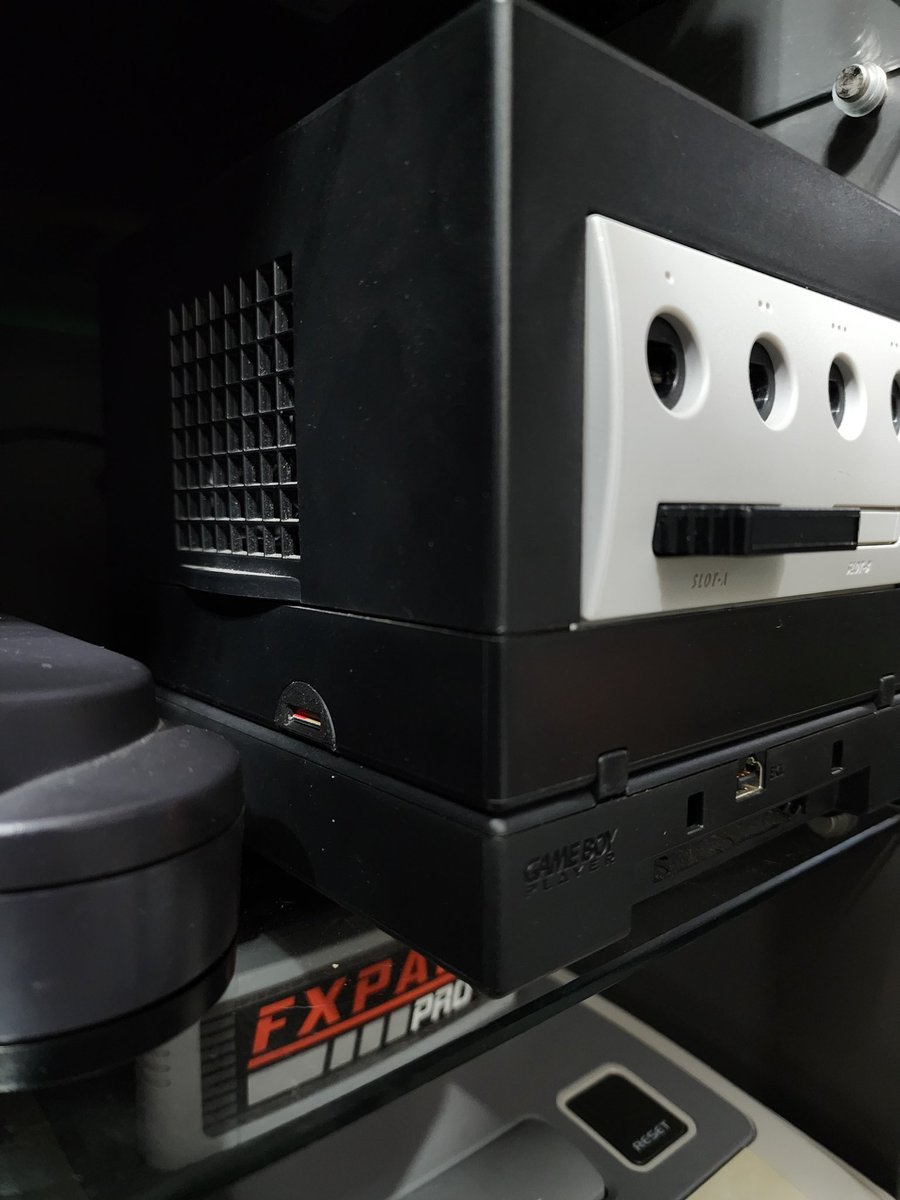 replaced my old model SD2SP with the new revised side loading one for Gameboy player equipped Gamecubes thanks to <a href="/BonzosRetroShop/">Bonzo's Retro Shop</a>. You could say <a href="/jeffqchen/">Jeff Chen</a> did a pretty ok job on the 3d print mount 🤡