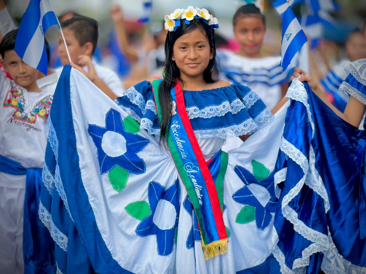 Con el colorido de nuestra cultura y el orgullo de nuestra historia, celebramos a la Patria Bendita y Siempre Libre.