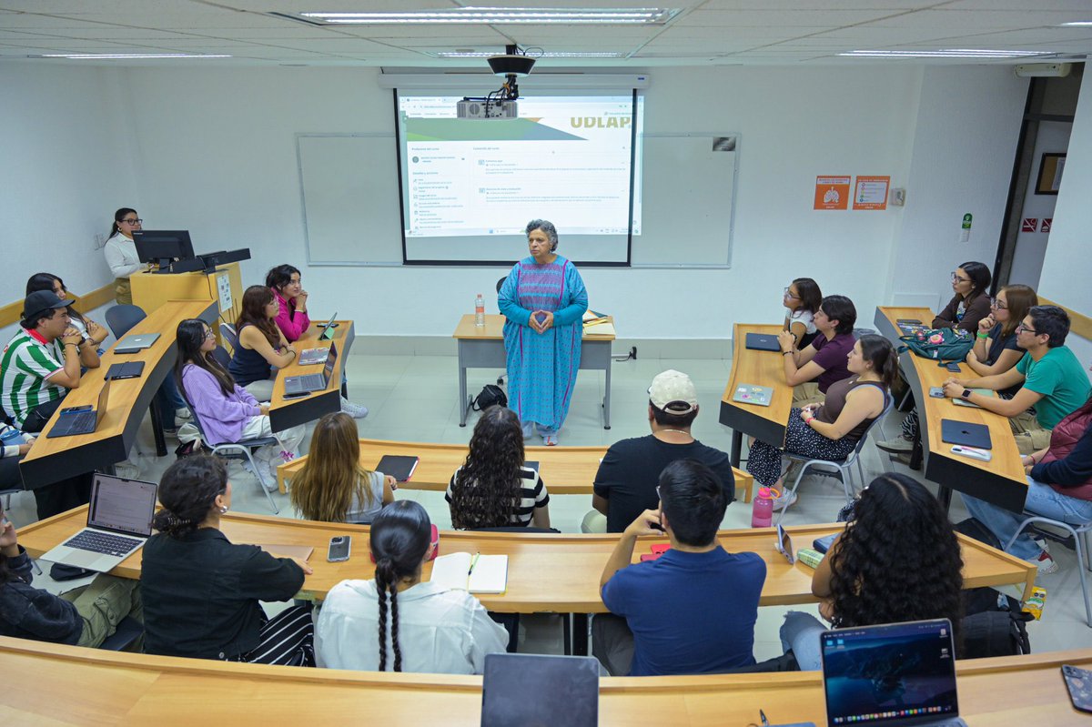 laredcincoradio's tweet photo. 🎓 || La @udlap dio la bienvenida a la Senadora @BeatrizParedes, quien impartió su primera clase como profesora invitada en el semestre de Otoño 2024. #UDLAP #BeatrizParedes #EducaciónSuperior https://t.co/HyaJjafZF2