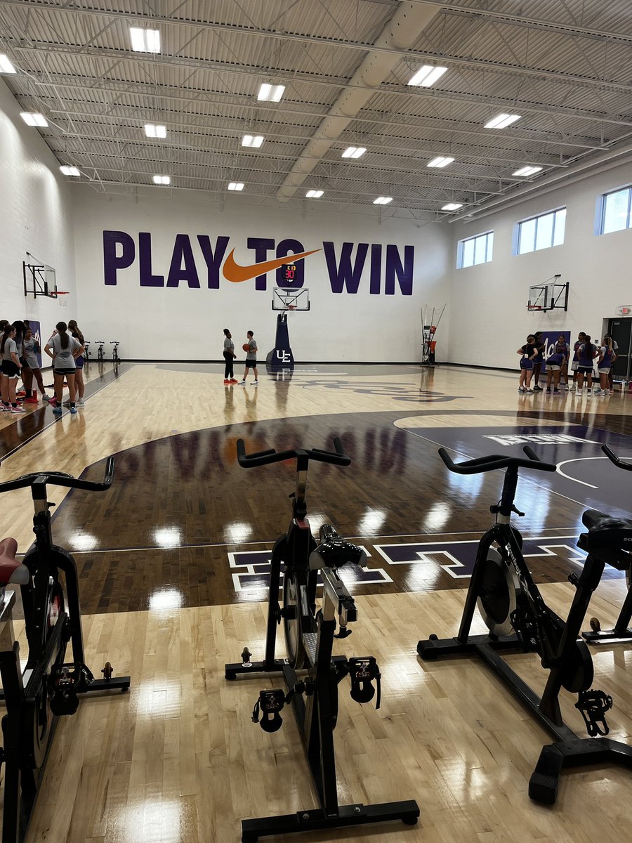 LillySylvester3's tweet photo. Had a great time at @UEAthletics_WBB Elite Camp today! Thank you to @CoachRSW for hosting such a great camp! https://t.co/nwEcDJSWjT