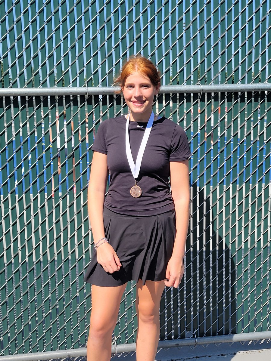 EGF_Tennis's tweet photo. Congrats to Aria Casavan on her 3rd place finish at 3rd singles! #RollWave #EGFpride https://t.co/Y0RX27Qhut