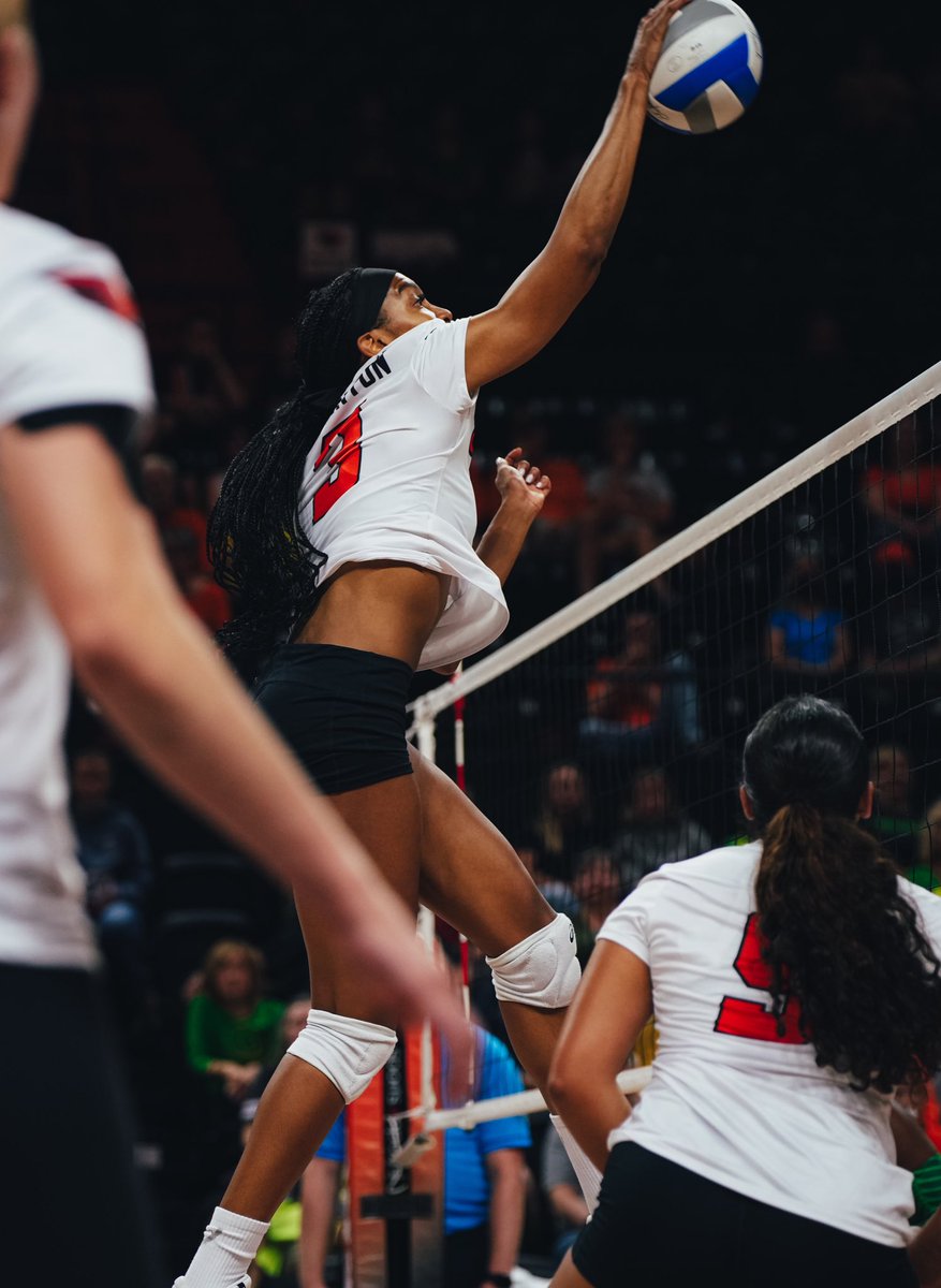BeaverVBall's tweet photo. My goodness how was the air up there Z??!! https://t.co/eIY2CIBUh9