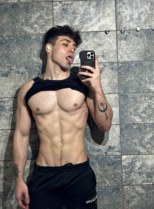 Slutty waist? ? https://t.co/9W9XbsQEWF