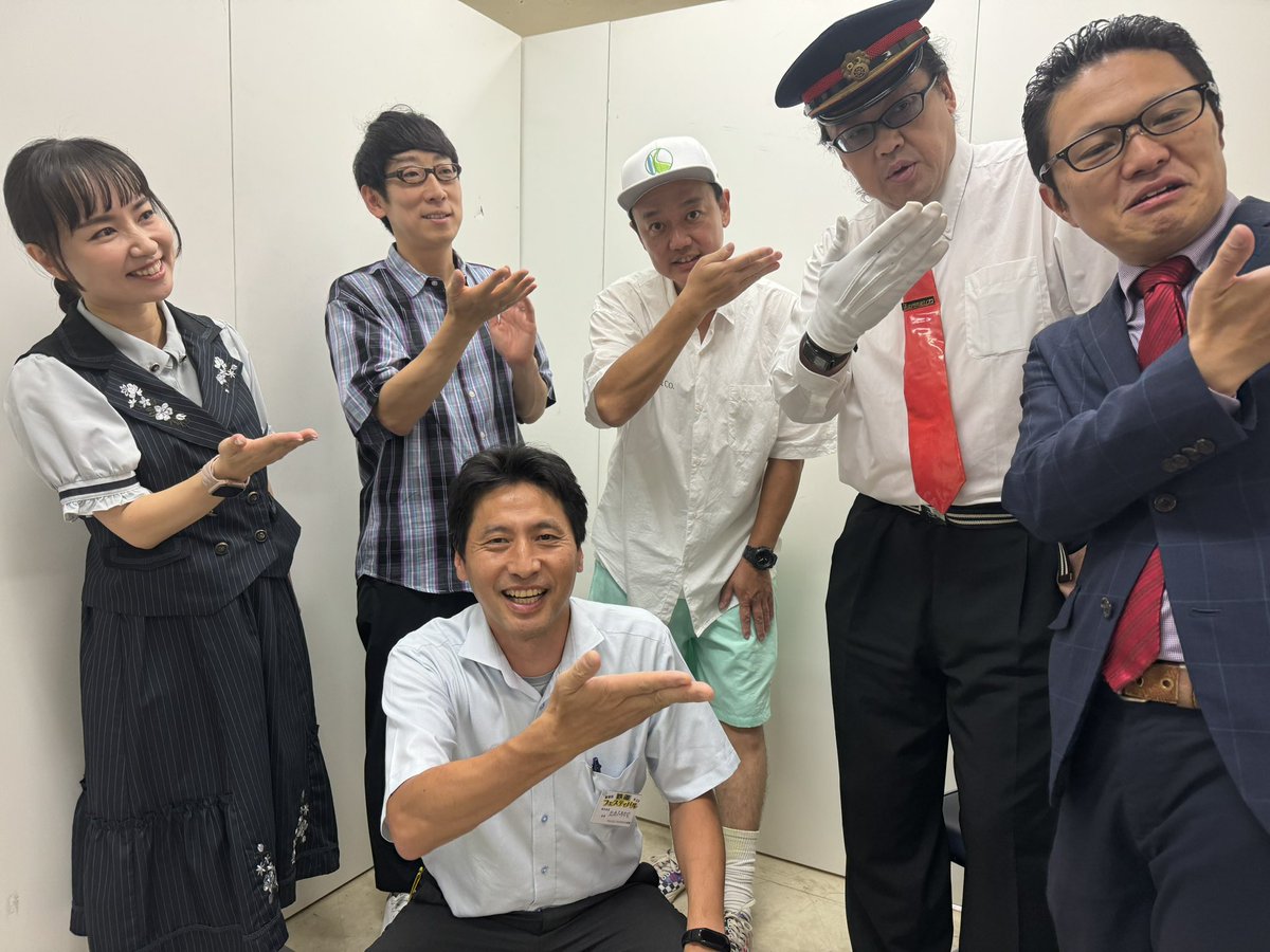 ihs_models's tweet photo. 『#鉄道フェスティバル』
土曜日はステージイベント開催で大盛況!
出演者の皆さまと写真撮影させていただきました!
体験運転では「高尾山トレイン」を使用し展示車両も変更!
本日も10時より開場です!
#masumin147 #yyyyminamida @myonbo @superbellz @DHyoshikawa @railman_nakai @jtbp_train https://t.co/6cBXx1h41r