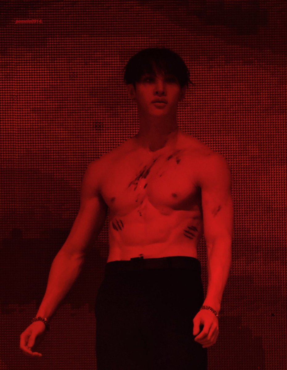 channieville's tweet image. Such an insane photo sequence if you ask me