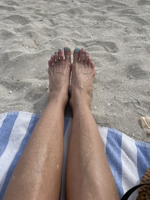 Watch Erica Lauren's leaked NSFW photo on TwXstars