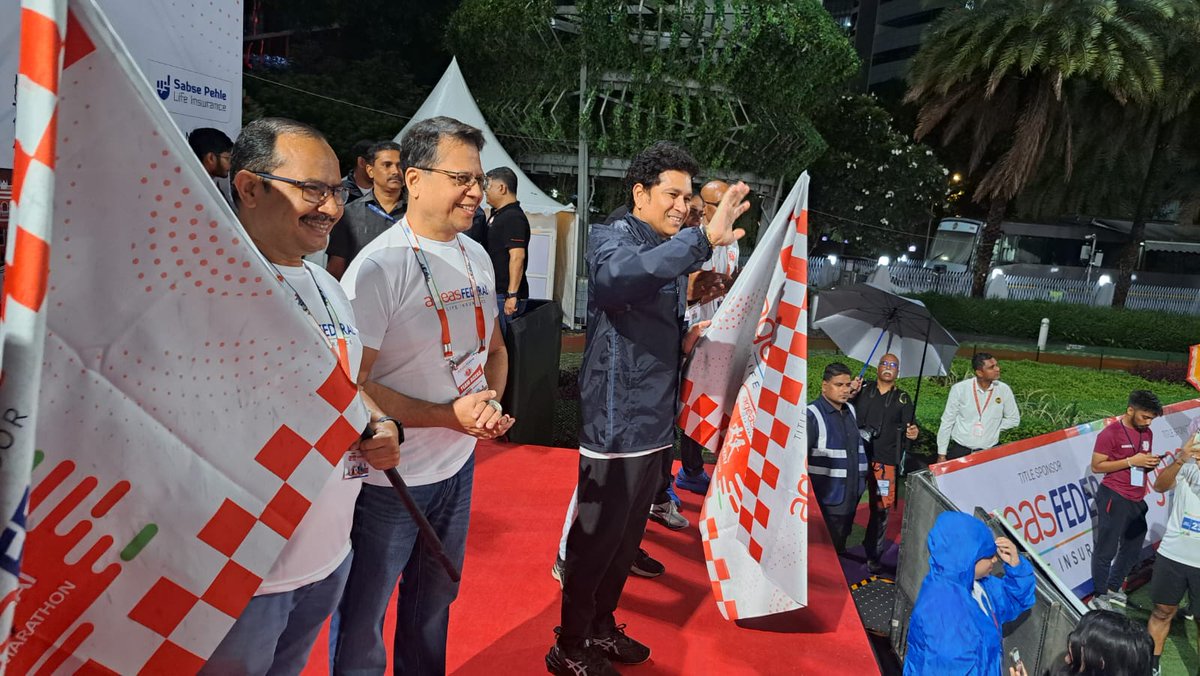 MumbaiHM's tweet photo. You got what it takes! 
The 21K runners are on the track. https://t.co/HdiJi5rz9z