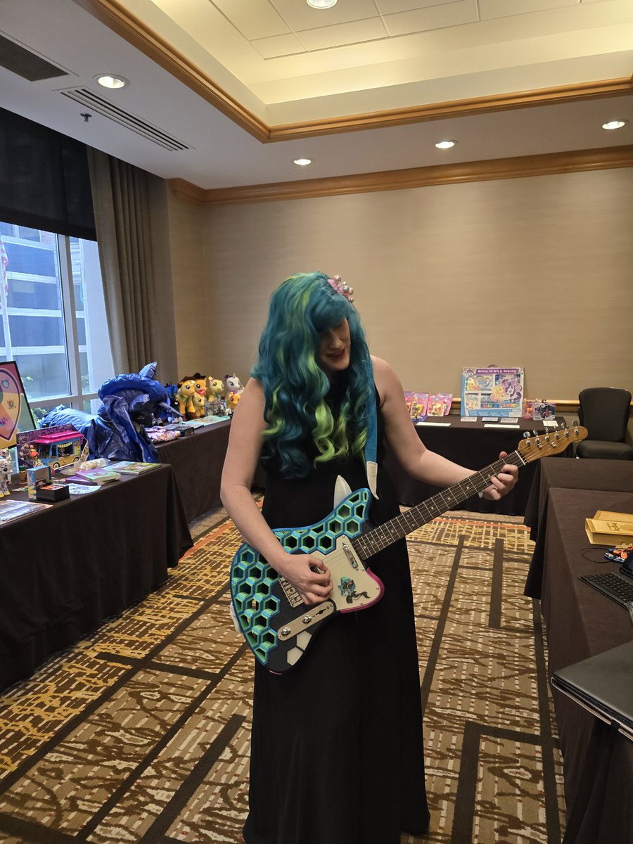 Just rocking out with charity!! They have the best stuff!!!
#EFNW2024 <a href="/EverfreeNW/">Everfree Northwest</a>