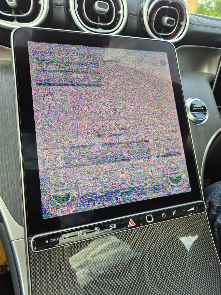 speakout_maddy's tweet photo. @MercedesBenzUK There's been no response in 18 days, very surprised at how the company treats the customers, not even an email response. Can you atleast give customers a ticket number to track ? 22 days old car. @carwowuk @autocar @MercedesBenz @AutoTrader_UK
#GLC300eProblems #AvoidUnsafeVehicle https://t.co/NV2HRZgPpW