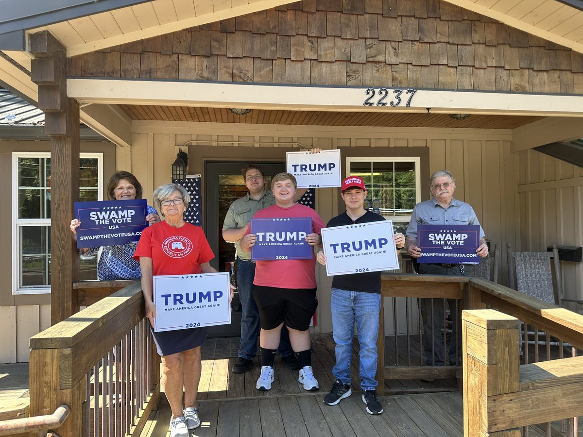 BiggsRepublican's tweet image. Just a portion of the hundreds of #TrumpForce Captains out making an impact in NC today! 🔟 Saturdays left to volunteer on the winning team! Sign up at trumpforce47.com