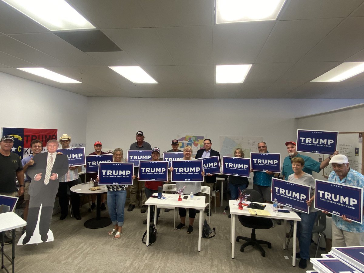 BiggsRepublican's tweet image. Just a portion of the hundreds of #TrumpForce Captains out making an impact in NC today! 🔟 Saturdays left to volunteer on the winning team! Sign up at trumpforce47.com