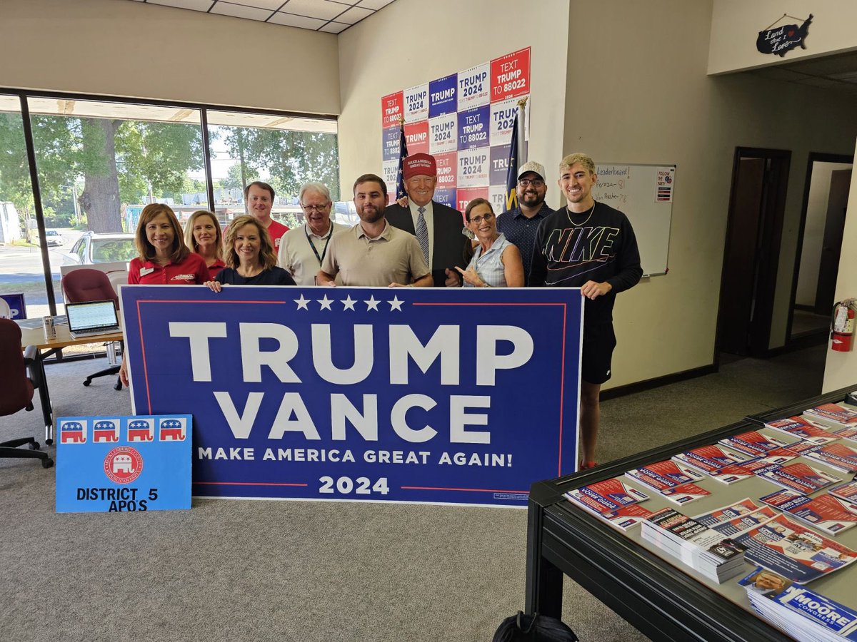 BiggsRepublican's tweet image. Just a portion of the hundreds of #TrumpForce Captains out making an impact in NC today! 🔟 Saturdays left to volunteer on the winning team! Sign up at trumpforce47.com