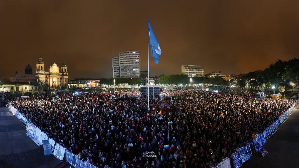 Domingo94096837's tweet photo. Lo de las cortes no terminará bien, el pacto de corruptos quiere imponer a sus lacras y NOSOTROS NO LO VAMOS A PERMITIR AUNQUE LLEGUEMOS ALAS ULTIMAS CONSECUENCIAS, NO HABRÁ "TIRANOS QUE ESCUPAN TU FAZ" https://t.co/AsJc8y84Am