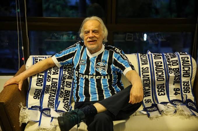 Descanse em paz e OBRIGADO POR TUDO!

Gigante, eterno Cacalo.

O Grêmio perde seu Patrono.