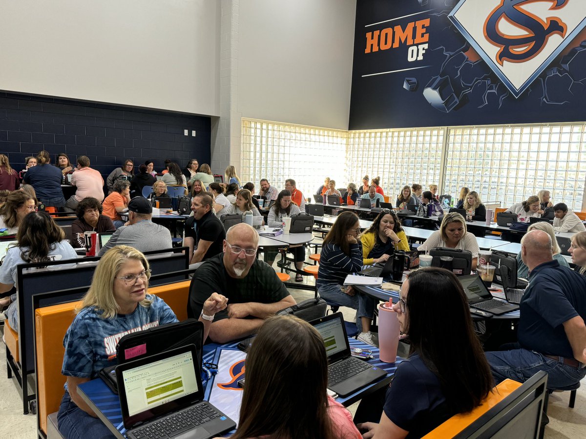 Our <a href="/switzsc/">Switz Co Schools</a> teachers have developed a passion to learn! Learning with <a href="/Five_StarTech/">Five Star Technology Solutions</a> Joe Marshall was a great start to our Friday morning. #PacerPride