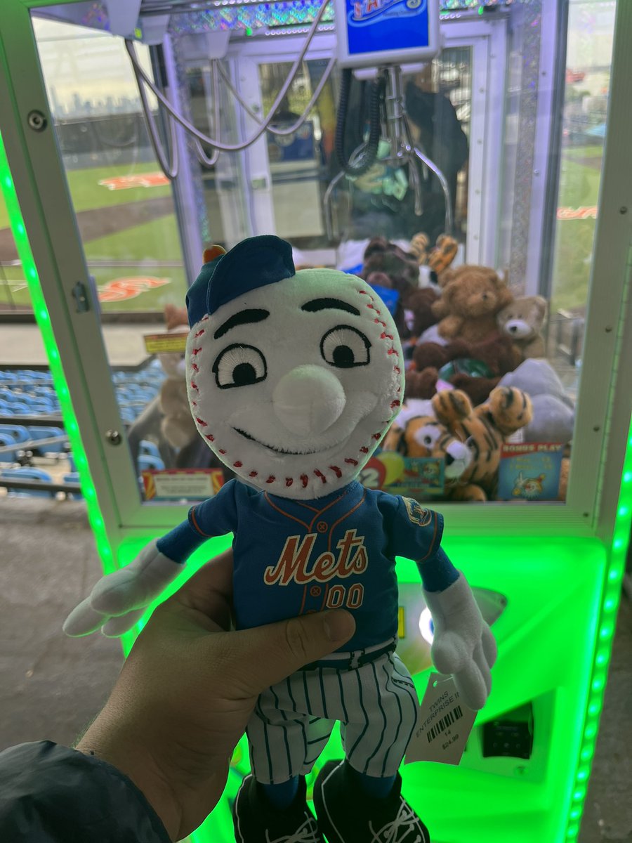 HalpertDovid's tweet photo. Hey everyone,
I’ll be at the @ferryhawks baseball game tomorrow, I’ll be there at 2pm. Come find me, and you’ll have a chance to win this Mr. Met plush by doing some MLB trivia. #newyork #baseball #ferryhawks #statenisland https://t.co/UFY377WBXM