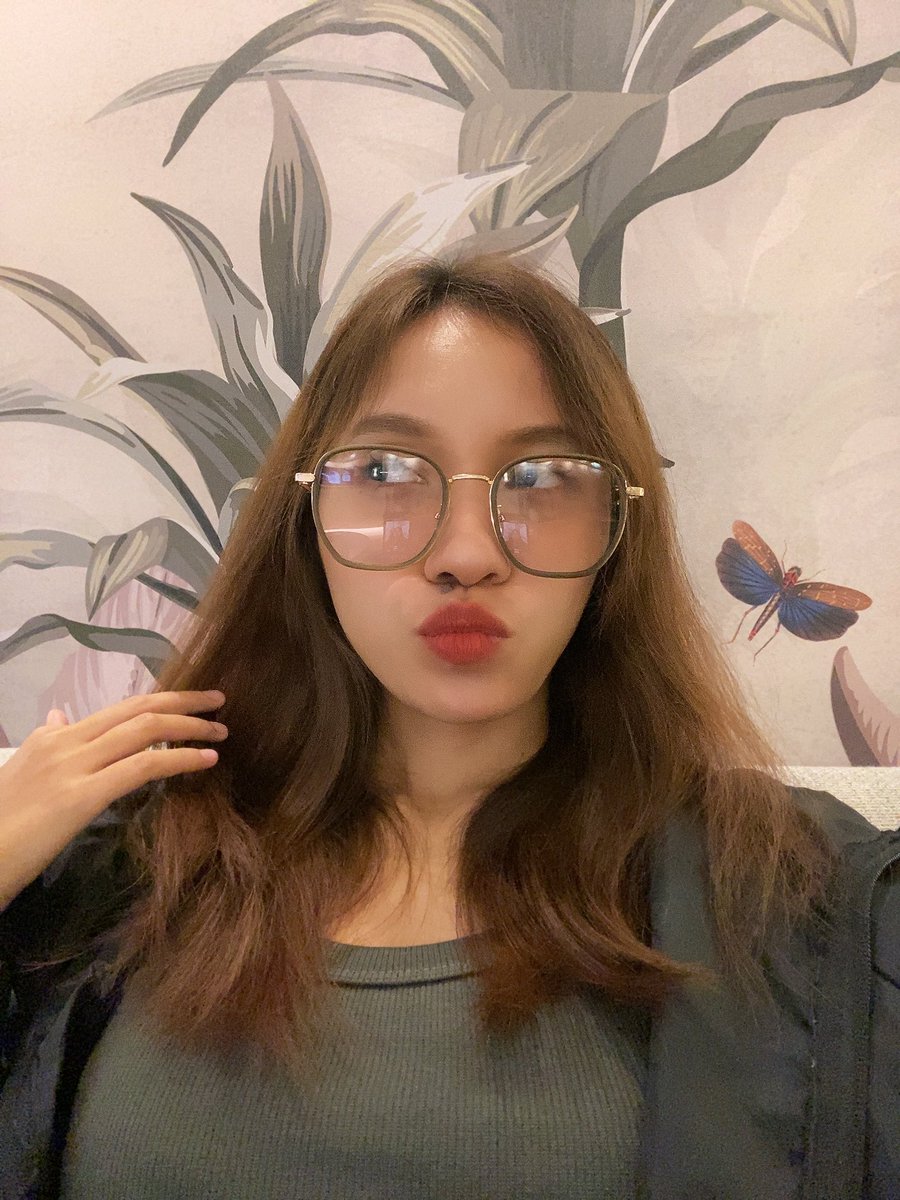 aintyua_'s tweet photo. don’t like my hair but yeah, hello! 🥹💗 https://t.co/amXLZy7PGU