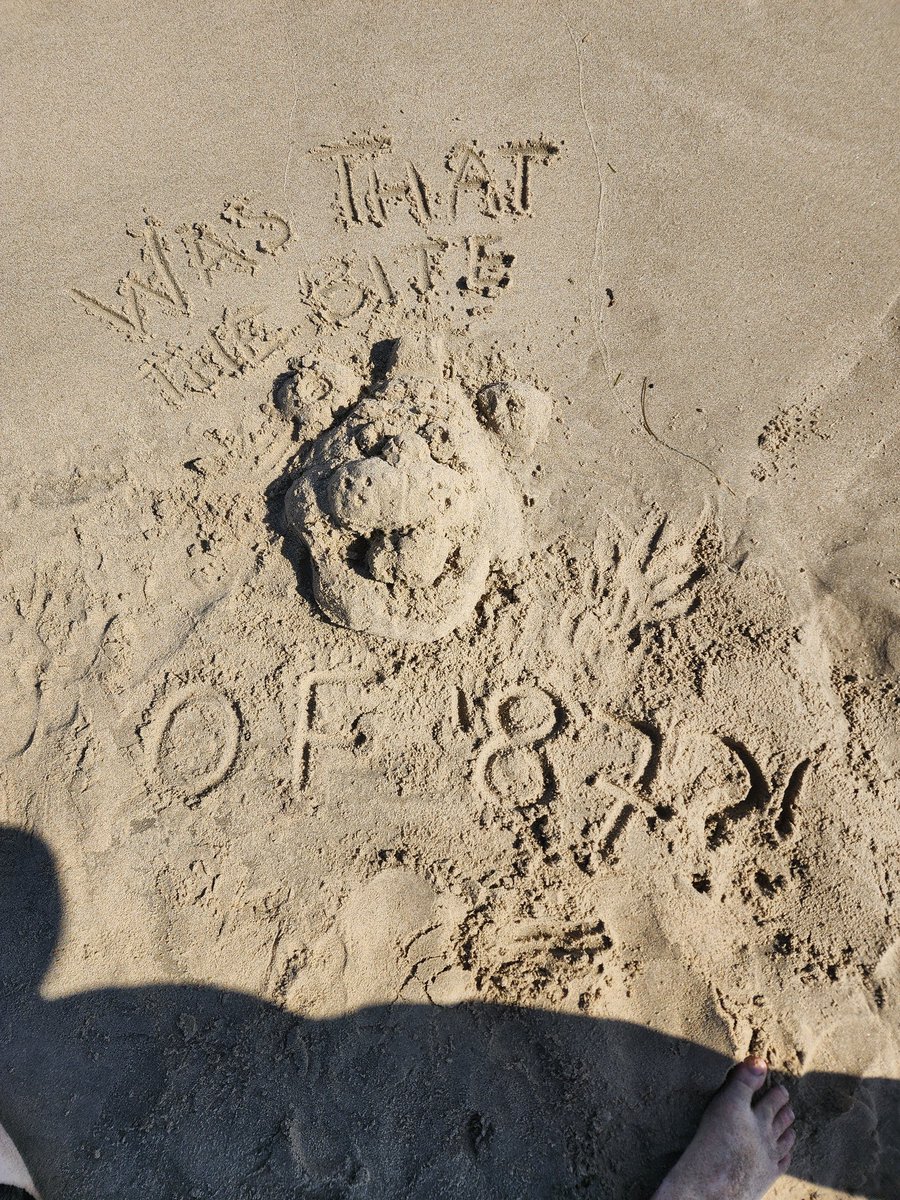 Doin art on the beach