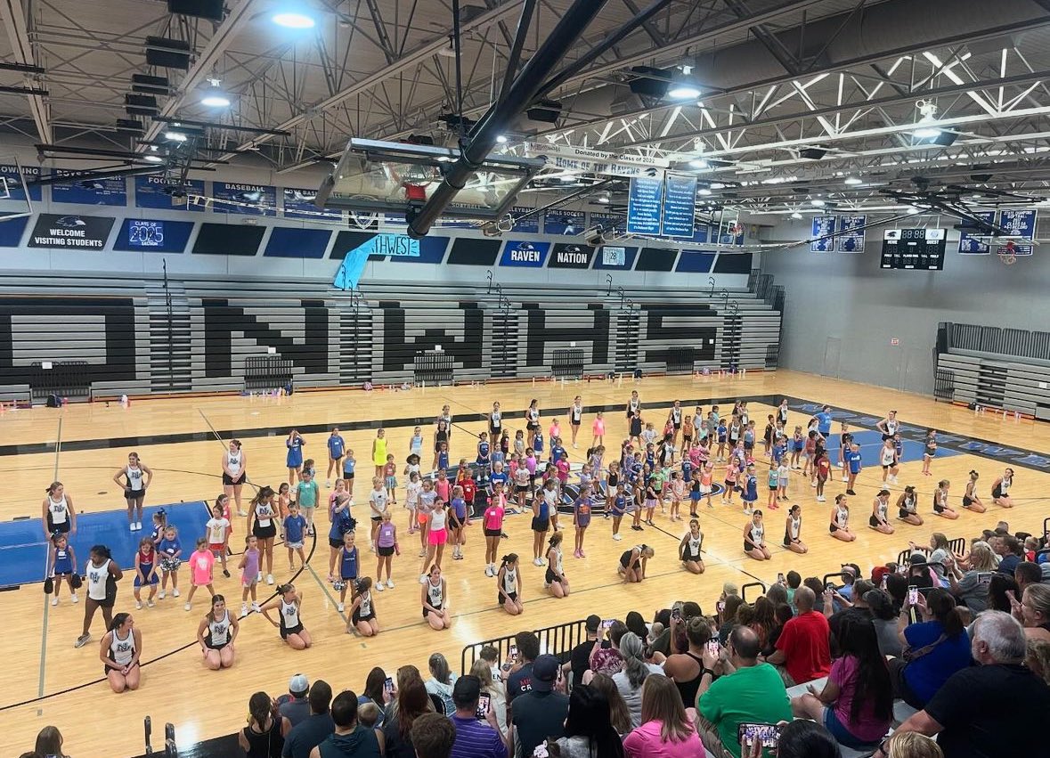 We spent the morning with 122 little ravens📣 learning  cheers, motions, jumps, &amp; how they can be positive school leaders! Our most successful clinic to date🎉🎀 #flyravensfly
