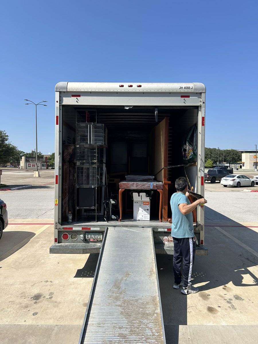 marksprimellc's tweet image. Commercial Move Alert 🚨

Blessed with the opportunity to assist Clear Eye Optical on their relocation. Need a professional company with commercial moving experience? Give us a call today! #OneCall 

POC: 9405146470 ☎️