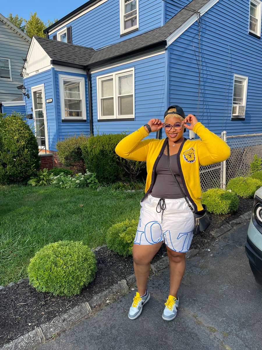 _DajNoLoaf's tweet image. In Honor of @ncatsuaggies First week of school. We Swag out and turn up this weekend Aggie Down the Alum way💙💛💙💛💙 #AggiePride ! #Co23