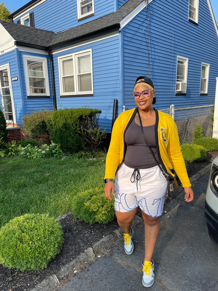 _DajNoLoaf's tweet image. In Honor of @ncatsuaggies First week of school. We Swag out and turn up this weekend Aggie Down the Alum way💙💛💙💛💙 #AggiePride ! #Co23