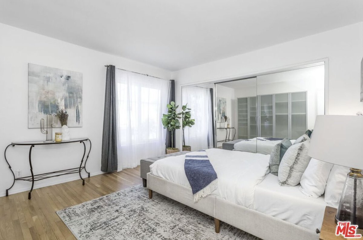robertmaschio's tweet photo. In Escrow in 17 days: Ocean Park, Santa Monica Condo. 2641 4th St #3 SM, CA 90405. 3 blocks to the beach. DM if you are considering a buy / sell / move.
#santamonicarealestate #santamonica #santamonicabeach #compasscalifornia #maschiorealestate https://t.co/spLSnKDvK3