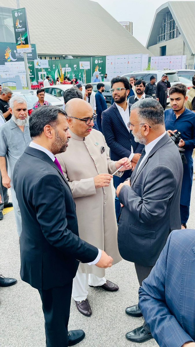 LahoreNuman's tweet photo. سینئر رہنماء ایم کیو ایم و رکن قومی اسمبلی سید مصطفی کمال کا لاھور میں APSUPکے زیرِاہتمام انٹر پرینیوریل ایکسپو میں خطاب!

#MustafaKamal #MQMPakistan
#Expo #SeePakistan2024 #Lahore #Pakistan https://t.co/gSlmlnkysZ