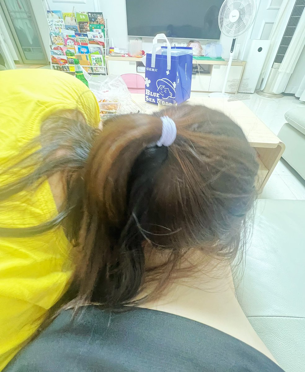 coco20161107's tweet photo. 孩子们马上要开学了，快解放啦……蓝塞夫家的三文鱼和鱼籽挺新鲜的。 https://t.co/7dhqIWa3RF