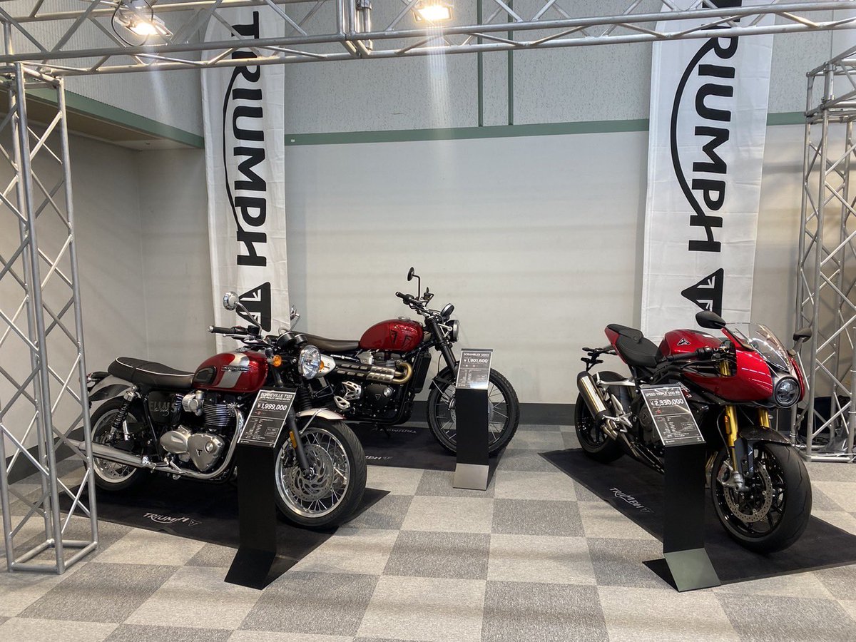 triumph_kura's tweet photo. サンメッセ香川にてアイアイイスズ様主催の『BREITLING DAY 2024』が開催中です!
今年発表されたトライアンフ×ブライトリングの「SPEED TRIPLE 1200 RR BREITLING LIMITED EDITION」もご覧に頂けます!
本日が最終展示ですので是非お越し下さい!
#トライアンフ倉敷 #SpeedTripleRR #Breitling https://t.co/xiPqd34G2G