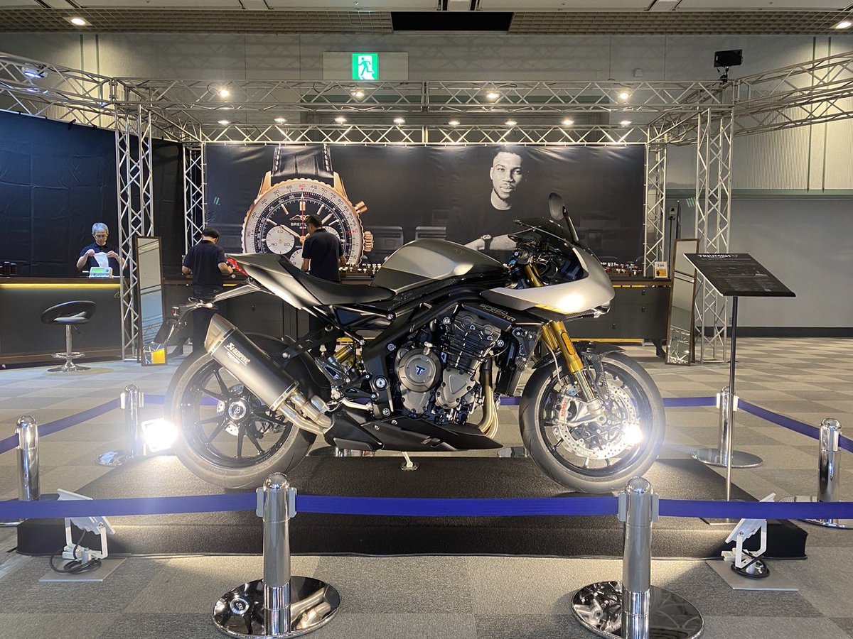 triumph_kura's tweet photo. サンメッセ香川にてアイアイイスズ様主催の『BREITLING DAY 2024』が開催中です!
今年発表されたトライアンフ×ブライトリングの「SPEED TRIPLE 1200 RR BREITLING LIMITED EDITION」もご覧に頂けます!
本日が最終展示ですので是非お越し下さい!
#トライアンフ倉敷 #SpeedTripleRR #Breitling https://t.co/xiPqd34G2G