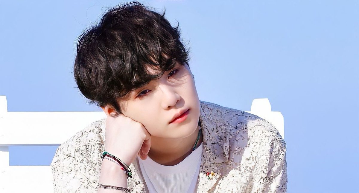ما همون چیزی رو ترند کردیم که تو همیشه بهمون میگفتی
پس به قول خودت آی لاب یو

WE LOVE YOU YOONGI
WE LOVE YOU YOONGI
WE LOVE YOU YOONGI
WE LOVE YOU YOONGI