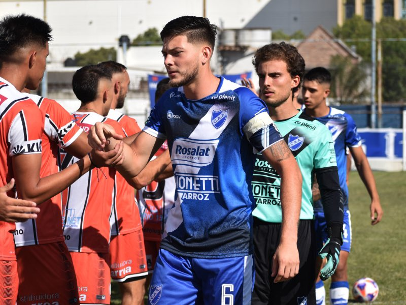 Radio0ffSide's tweet photo. 🚨💣|#Union 
➡️Alexis Schmidt de #ArgentinodeRosario puede convertirse en refuerzo de Unión.  El jugador tiene 23 años, lateral derecho,  mide 1,80 mts. Realizo Inferiores en #Newells. https://t.co/sQBkednmAH
