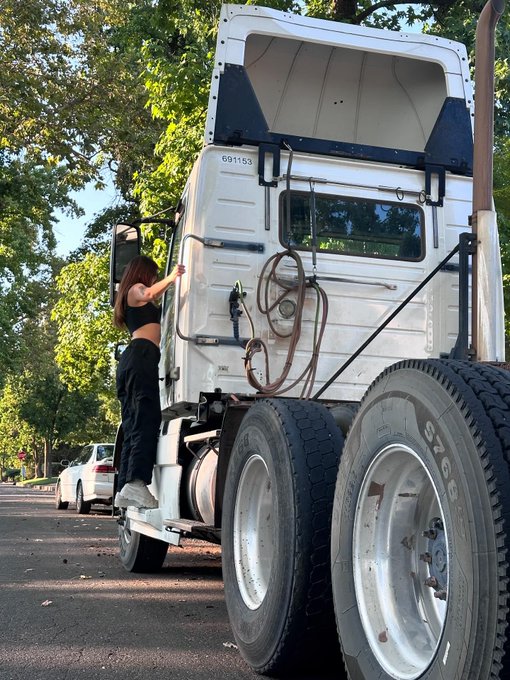 Watch Audrey's leaked NSFW photo on TwXstars