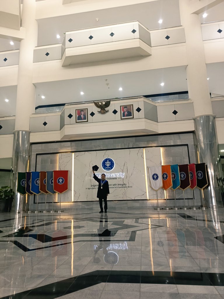 mfickyharis's tweet photo. Pre-grad https://t.co/2USybQ0cPK