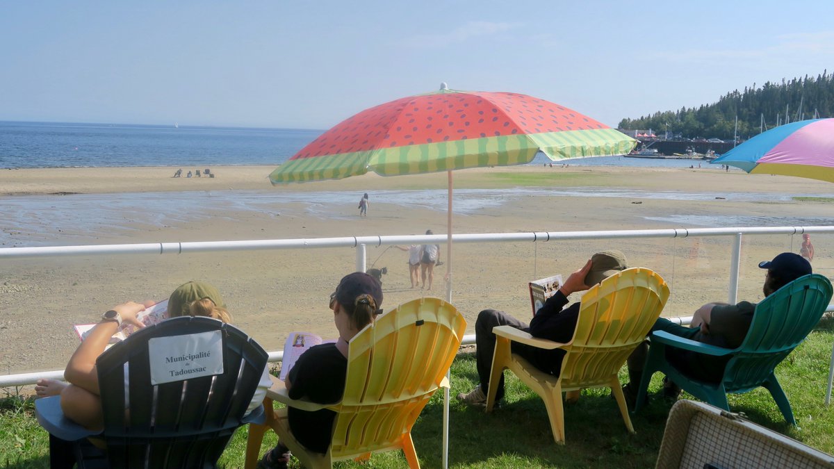 Grosse journée à la biblio-plage de Mme Chose! Dizaines de voiliers dans la baie, soleil, amis, repos... La vie est bonne ici.
#BibliOplage #lecture #Littératie #Littérature #Culture #Tadoussac #CôteNord #BelleVie