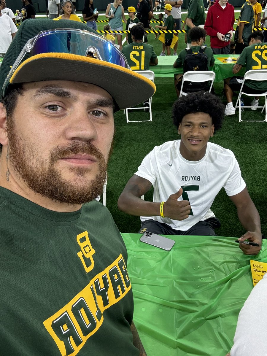 Marcush12 tweet media