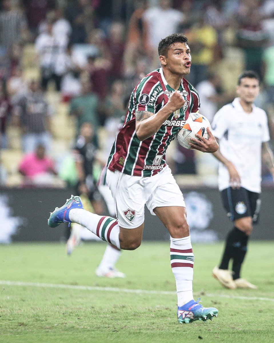 edmacieldesa's tweet photo. Fluminense com Thiago Silva no Campeonato Brasileiro de 2024:

🏟️ 6 jogos
✅ 5 vitórias
🟰 1 empate
📶 16 pontos em 18 possíveis
😁 88,8% de aproveitamento
🔒 0 GOLS SOFRIDOS (!!!)

#geflu https://t.co/wNLNtVd9kQ