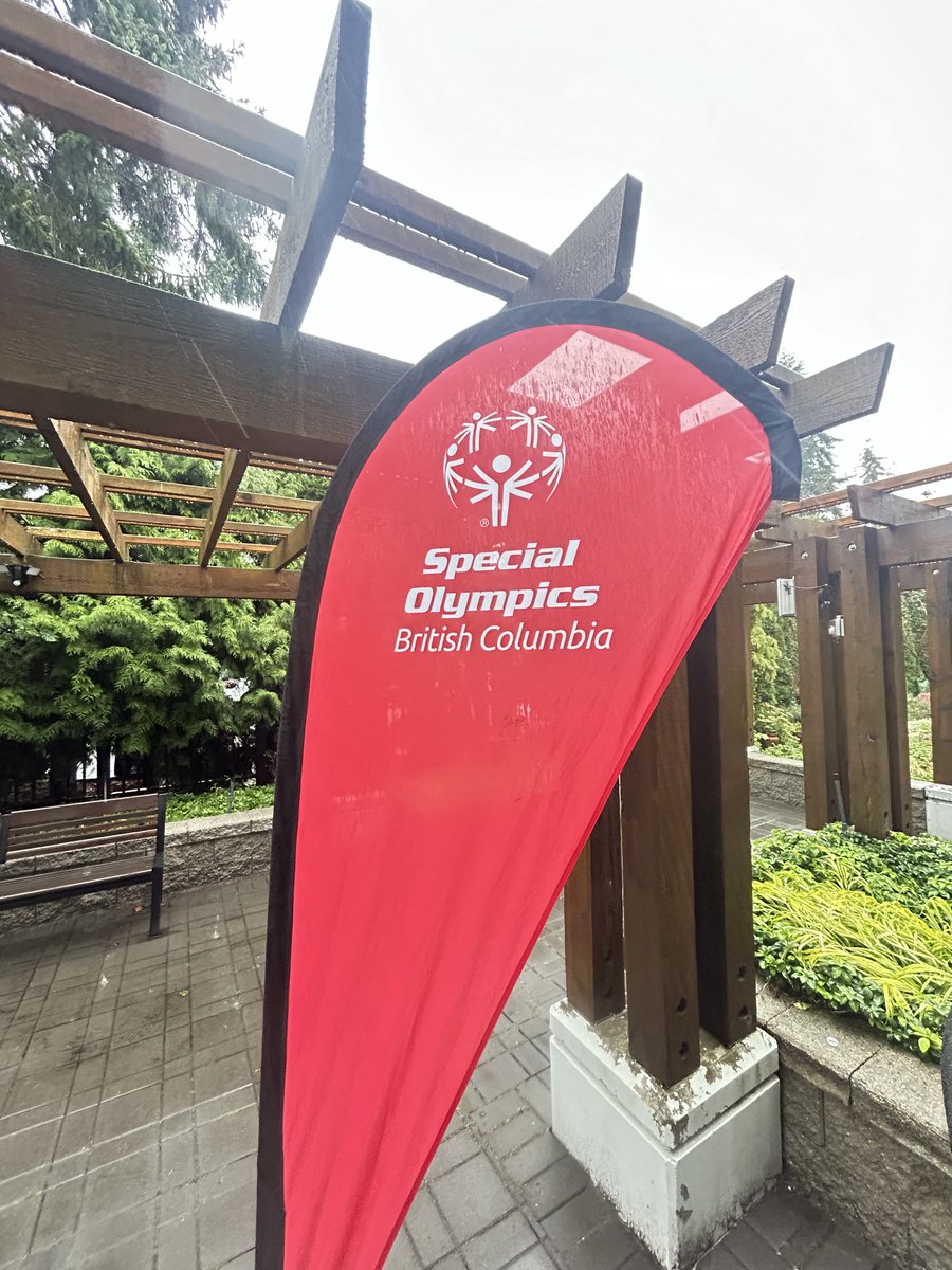 daleq2075's tweet photo. Rain didn't stop our registration for @SOBCSurrey athletes, our Club Fit season starts Sept. Also a great day at the Cloverdale Market, Insp Barton joined us engaging and talking about SPS. #community #SOBC #C1stunit #copwhocares https://t.co/CB371gvu4y