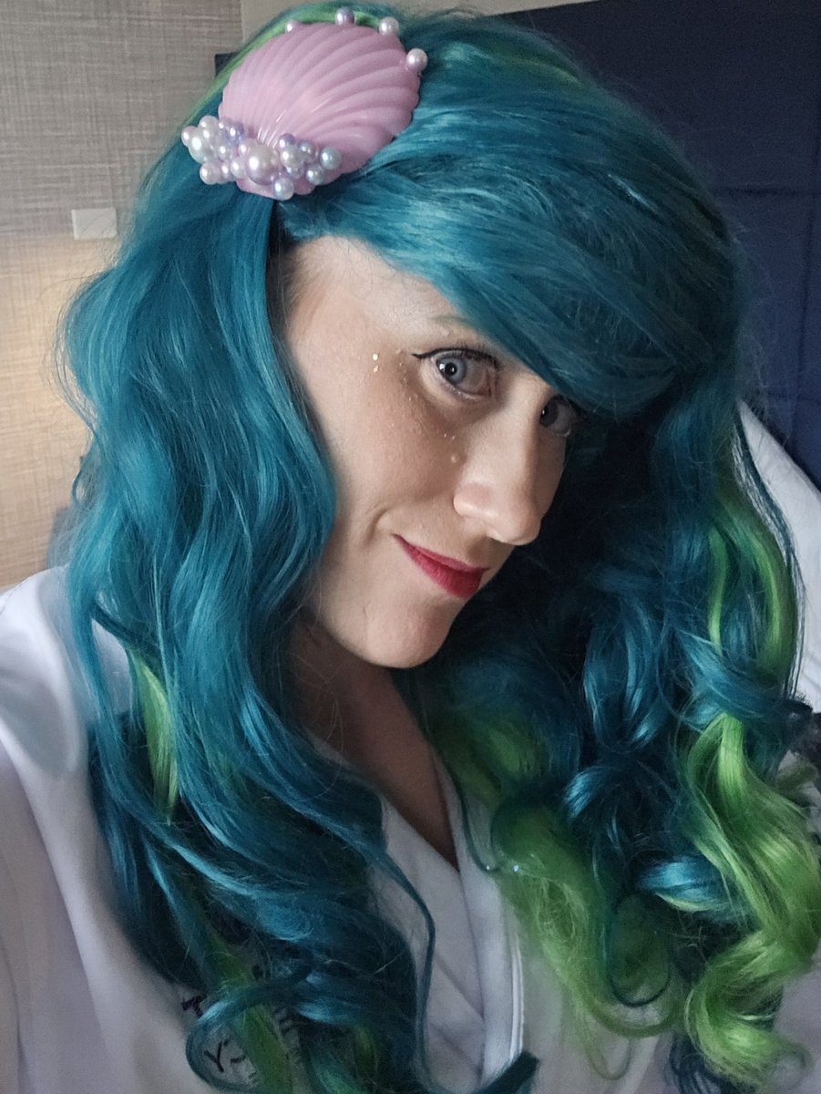 Breaking out the special occasion shell tonight!! Still getting ready but I can't wait to see you all there!!
<a href="/EverfreeNW/">Everfree Northwest</a> #EFNW2024