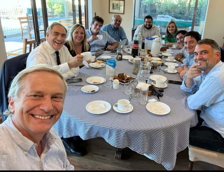 Antonio8676's tweet photo. El club de la evasión tributaria y los paraísos fiscales. la verdad, es que se cagan en Chile y sus ciudadanos https://t.co/AhlJGsAzug