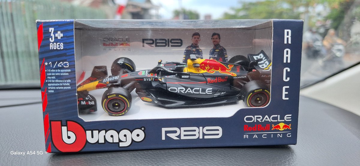 Pengen punya sejak zaman Damon Hill juara F1 sampai era Verstappen, barulah  benda ini ada di Banjarmasin.
ketemu langsung bawa ke kasir.
#f1
#diecast
#verstappen