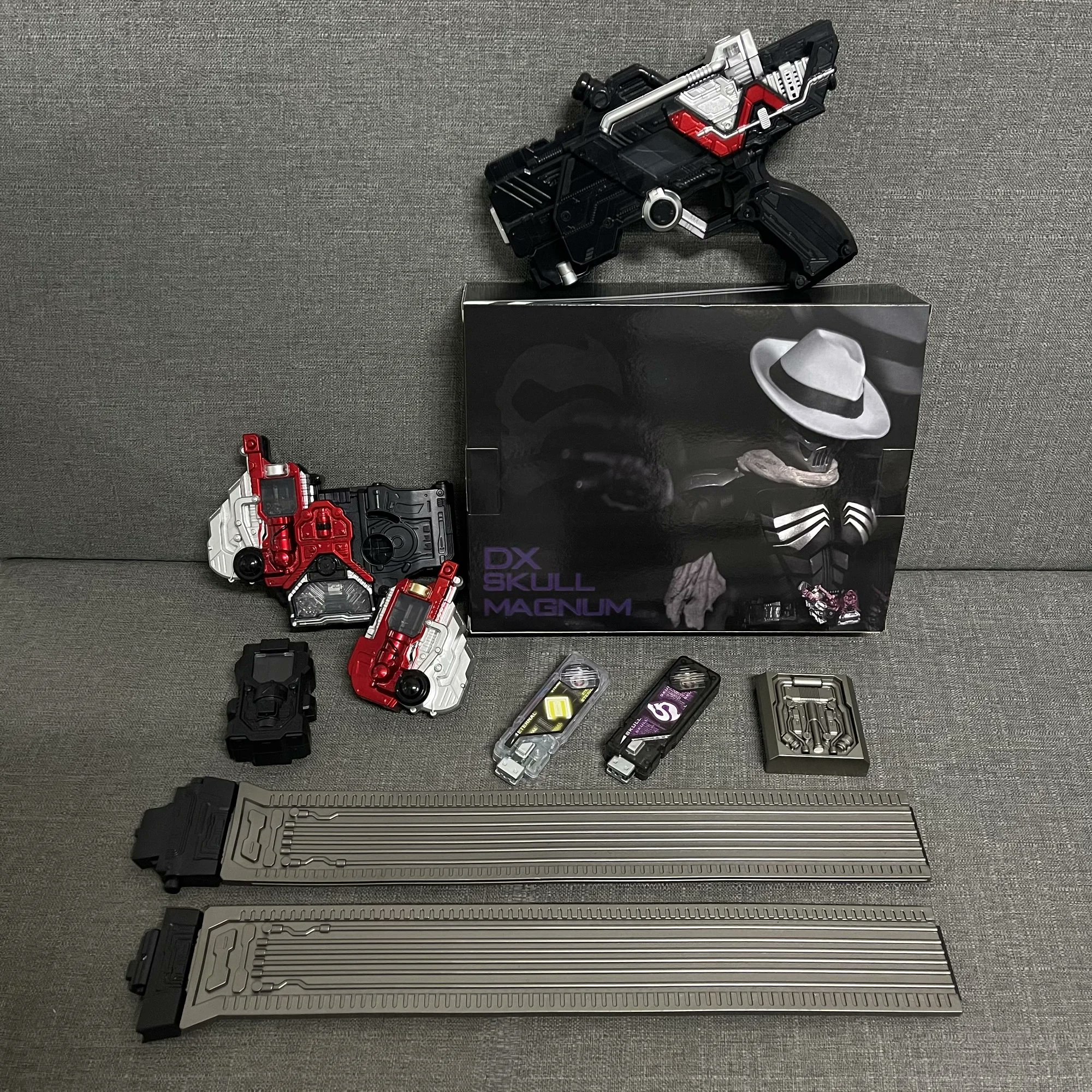 DXロストドライバー & DXスカルマグナム エターナル & スカルに変身