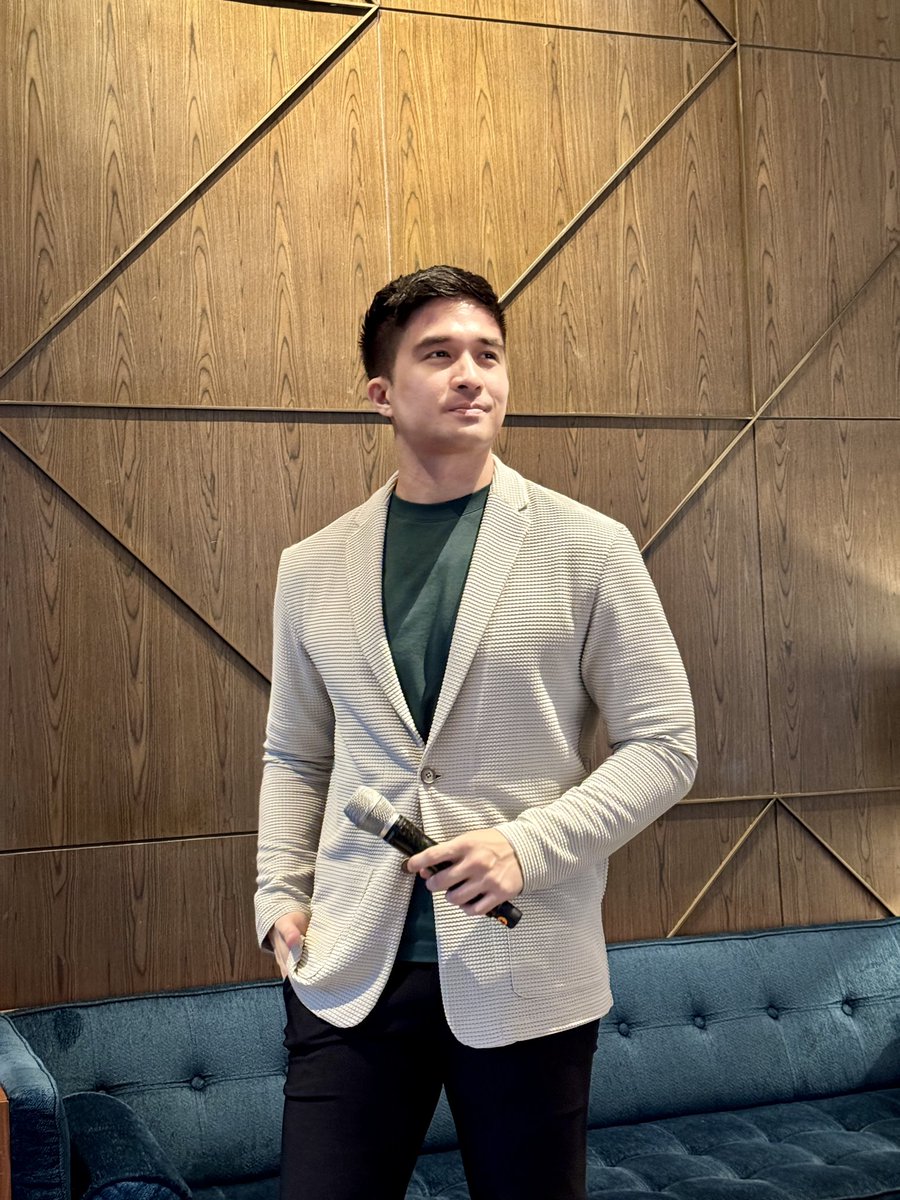 vmgasia's tweet photo. This guy!!! 👏🏼🥹💚 Vince hosted for @LiveSmart! 😍

#VinceVelasco #VMGTalent #HostingPH #HostPH https://t.co/qjxgIAqMOl