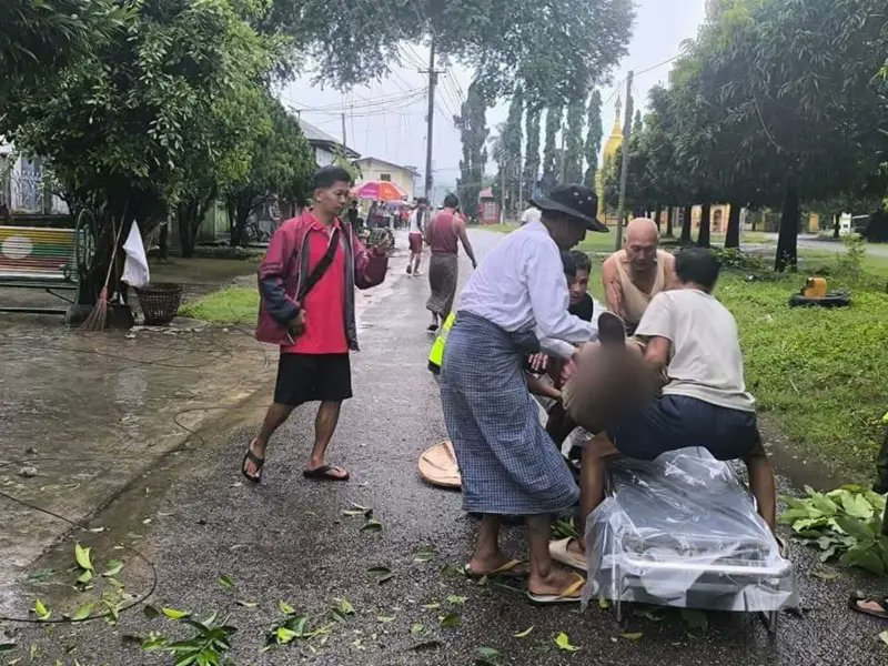 The TNLA announced on August 24 that 1️⃣7️⃣ civilians were killed and 5️⃣7️⃣ were injured from August 1 to August 24 as a result of heavy weapons and aerial attacks by the military junta on Hsipaw, Shan State. 👇

#WhatsHappeninglnMyanmar

BBC Burmese ↪️ bbc.com/burmese/articl…