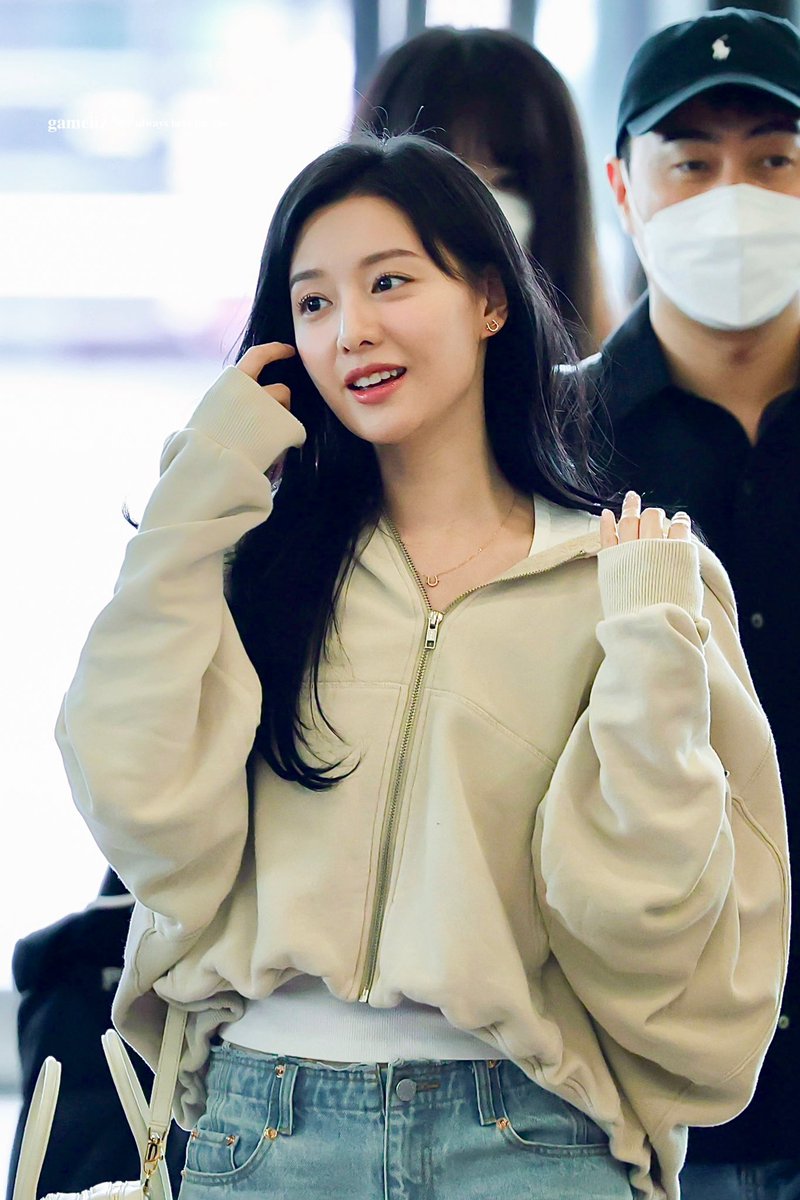 Gameiiz_805's tweet photo. 240825 Kimjiwon at BKK 
บ๊ายบายนะคะพิคนสวยยยยย ไว้เจอกันใหม่นะคะ 🫶🏻✨🤏🏻

#ประเทศไทยมีคิมจีวอนแล้ว 
#BeMyOneInBKK #KimJiWon 
#김지원 #คิมจีวอน https://t.co/6SDtcRCR1E