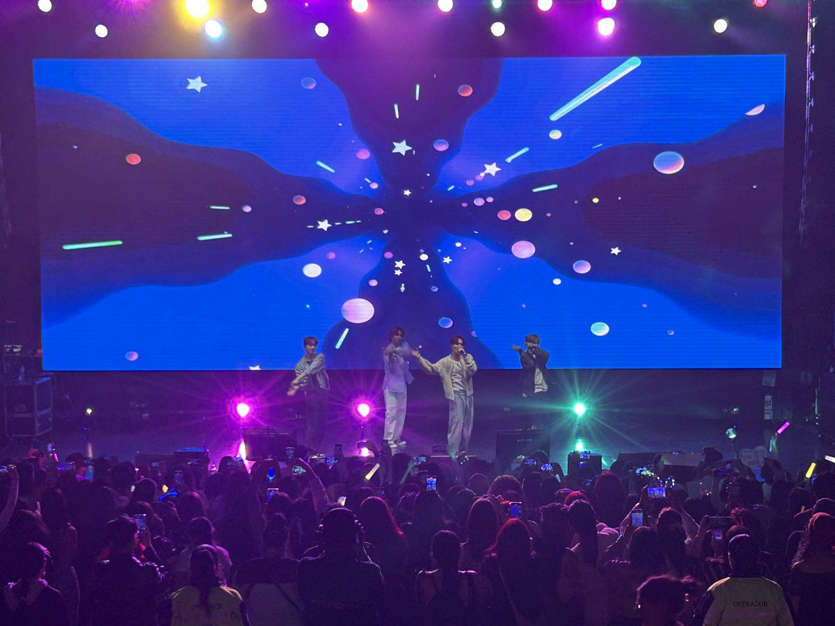 BDU4official's tweet image. [📸]
B.D.U First World Tour for Wishpool: Flash &amp;amp; Light 💫

Thank you, Bogota 👋🏻
We cherish every moment with Bogota 💞

#BDU #비디유 #BDUtourforWISHPOOL
#BDU_In_Bogotá #Colombia